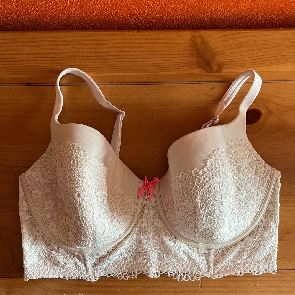 38DD Off-White Lace Victoria’s Secret Bra